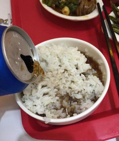 米饭加可乐是什么鬼？器物gif搞笑图片