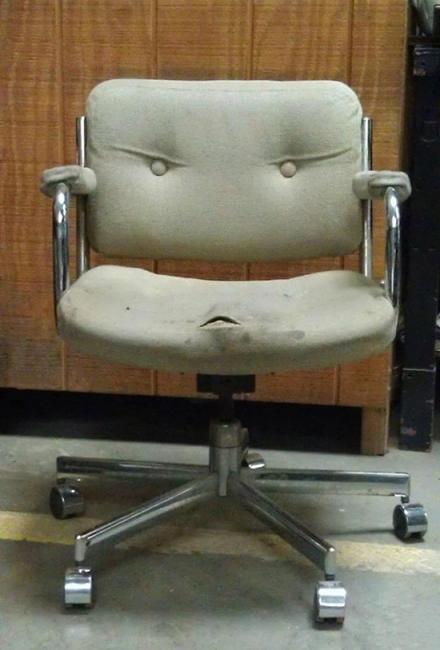 小子，你看什么看，不爽不要坐器物gif搞笑图片