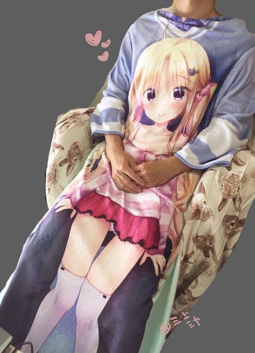 满足单身狗也能怀抱妹妹的新装备器物gif搞笑图片