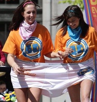 姑凉这个连裆内内好拉风耶！器物gif搞笑图片