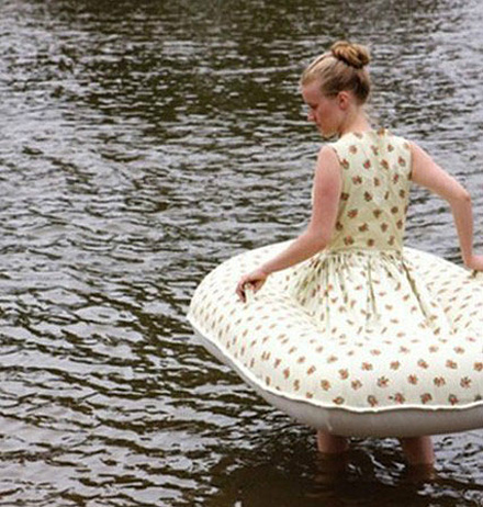 新潮裙子，创意游泳圈器物gif搞笑图片