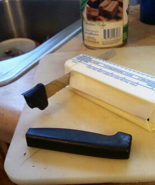 刀子说：好坚硬的奶酪啊器物gif搞笑图片