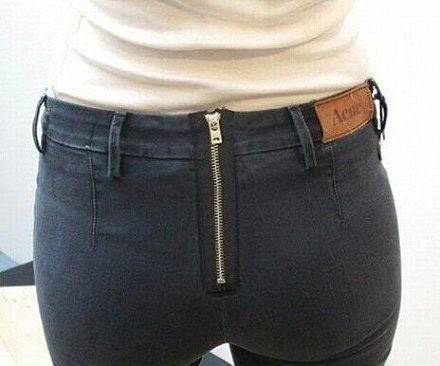 憋出内伤的牛仔裤拉链设计器物gif搞笑图片