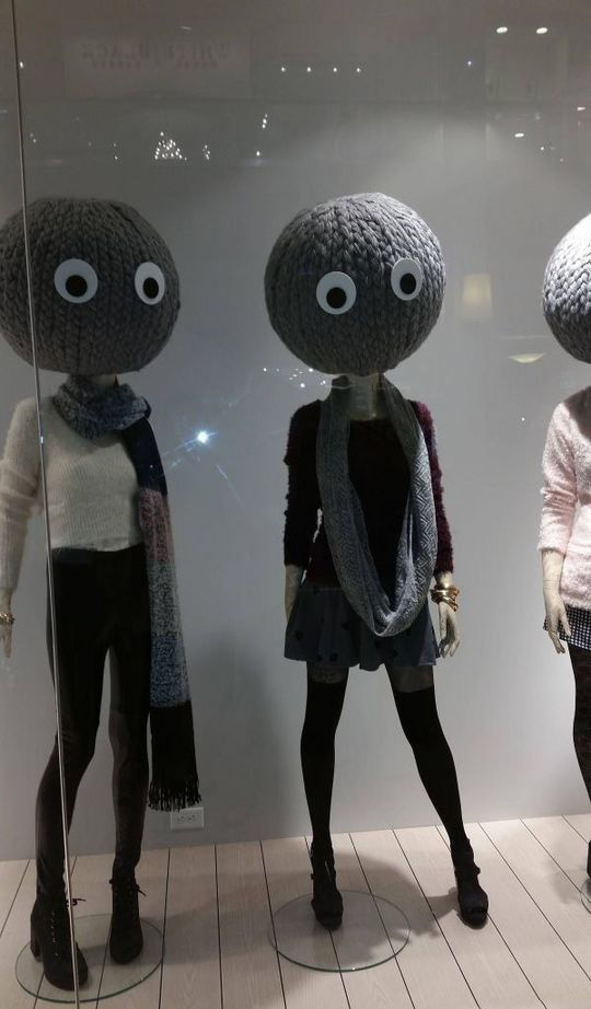 冬天到了，模特该保暖了器物gif搞笑图片