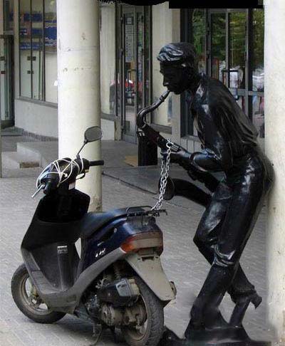 很拉风的停车点器物gif搞笑图片