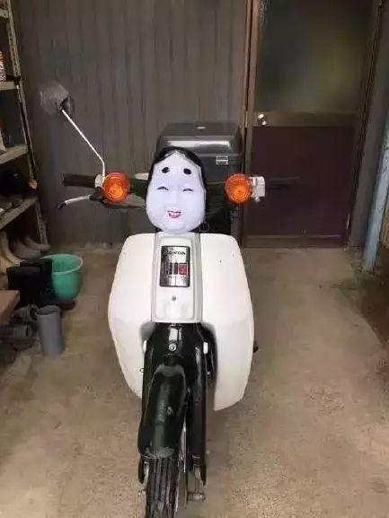 专治远光灯！夜深了，这样子真的好吗？器物gif搞笑图片