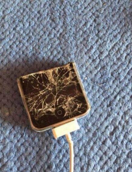 小苹果，你生前定是发生了件无比凄惨的意外~器物gif搞笑图片