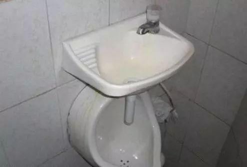 这个装置挺给力的，节约用水器物gif搞笑图片