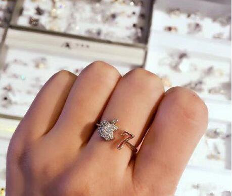 伦家买的苹果7是不是太显眼？出门会被抢吗器物gif搞笑图片