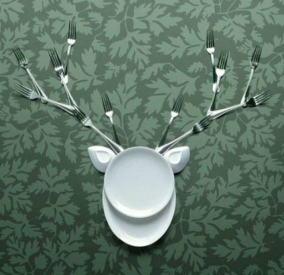 餐具拼成的驯鹿器物gif搞笑图片