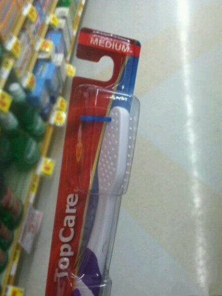 等我们老得只剩一颗牙的时候，这个就刚好用得上哎~先拿去存起来吧~器物gif搞笑图片