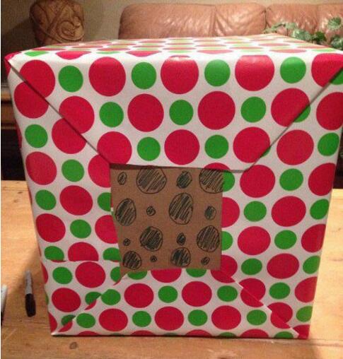 包装纸没裁好，于是器物gif搞笑图片