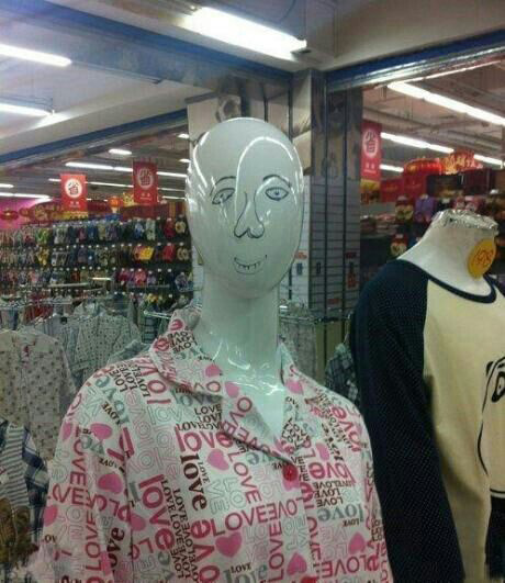 作为一个模特，长得也太不走心了器物gif搞笑图片