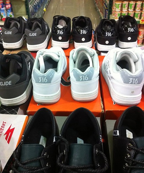 316鞋子卖的这么好，361知道吗？器物gif搞笑图片