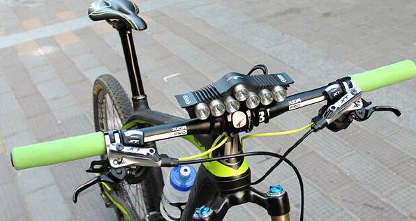 以暴制暴，容易被撞吧器物gif搞笑图片