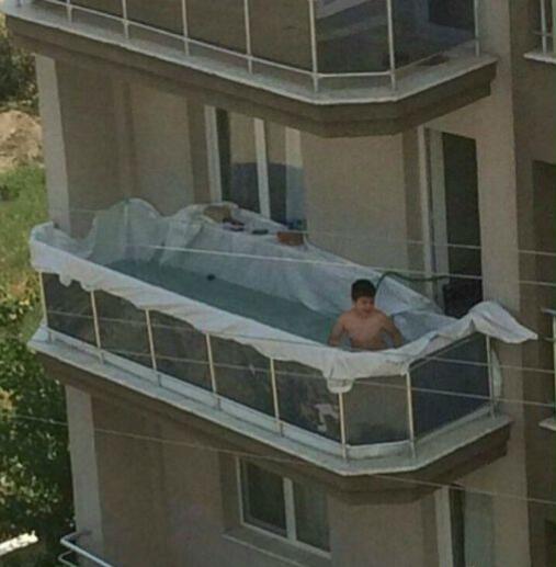 阳台还能这么用器物gif搞笑图片