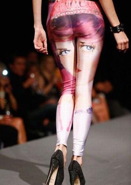 有一双火辣辣的眼睛盯着你看器物gif搞笑图片