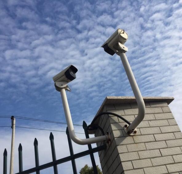 “你瞅啥”“瞅你咋地”器物gif搞笑图片