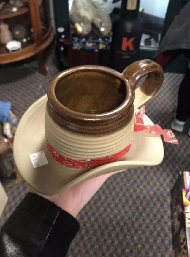 第一眼看成帽子了器物gif搞笑图片