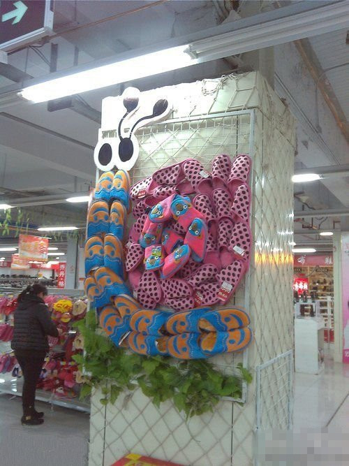 超市大妈好可爱！器物gif搞笑图片