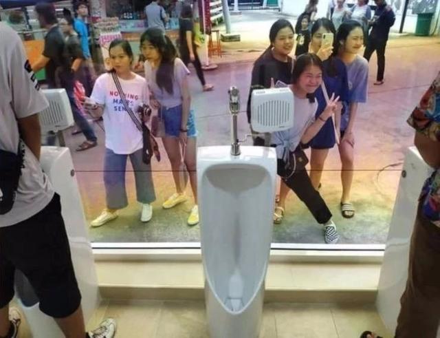 搞不好外面真的可以看到器物gif搞笑图片