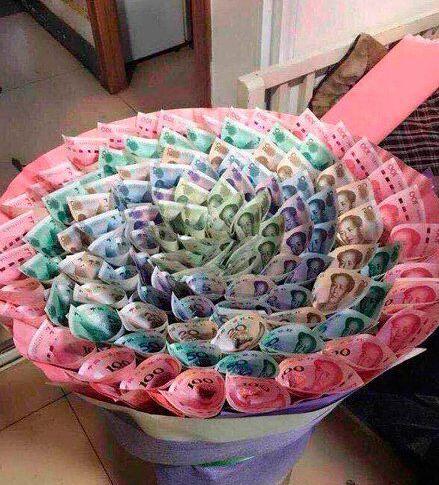 试问哪个女生不想收到一束这样的花器物gif搞笑图片