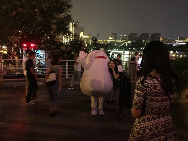 小安的世界器物gif搞笑图片