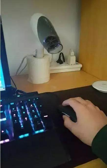 大冬天的，终于敢用鼠标了器物gif搞笑图片