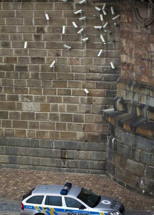 看谁还敢偷东西器物gif搞笑图片