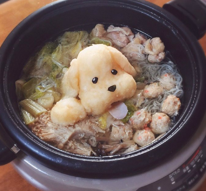 岛国一小哥用萝卜泥捏了个狗狗，就着丸子砂锅吃。。。这还忍心下筷？器物gif搞笑图片