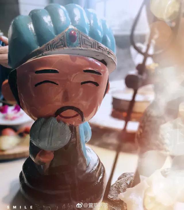 诸葛亮的脑花器物gif搞笑图片