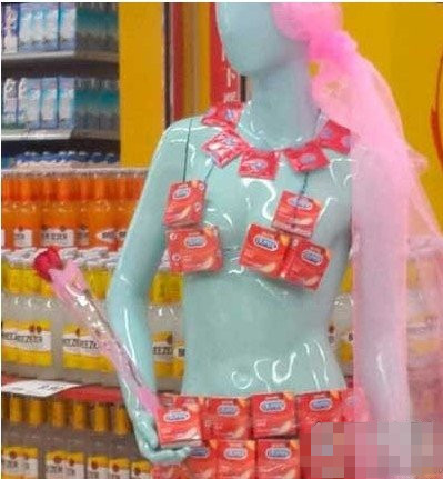 超市大妈节奏跟的很准器物gif搞笑图片