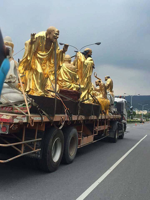 是谁在唱歌，温暖了寂寞器物gif搞笑图片