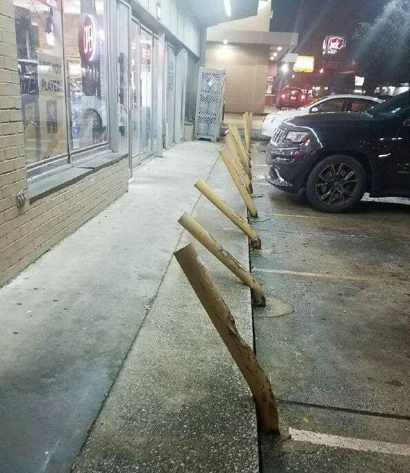 卖酒的商店门口器物gif搞笑图片