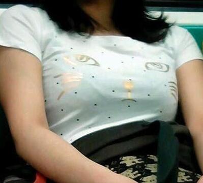 上了车就感觉有人一直在盯着我器物gif搞笑图片