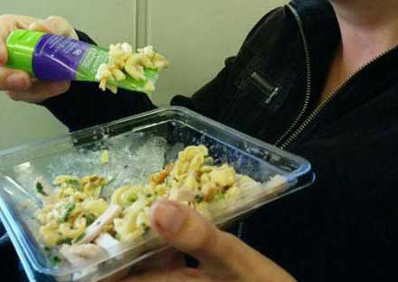 实在是找不到吃饭的工具了器物gif搞笑图片