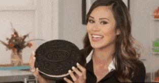 我怎么没买到过这么大个的奥利奥？器物gif搞笑图片