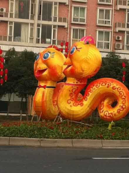 呵！造型真提神！鸡年提前了器物gif搞笑图片