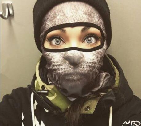 毫无违和感的冬季装备器物gif搞笑图片