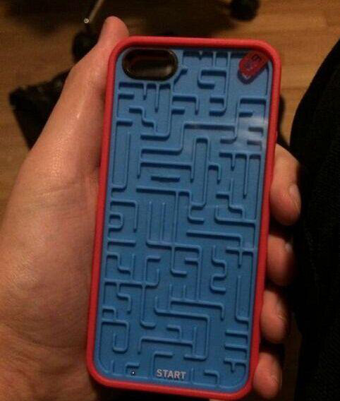 新买的手机壳，简直神器，手机木有电了也可以一个人玩儿好久器物gif搞笑图片