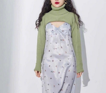 一件超短款毛衣器物gif搞笑图片