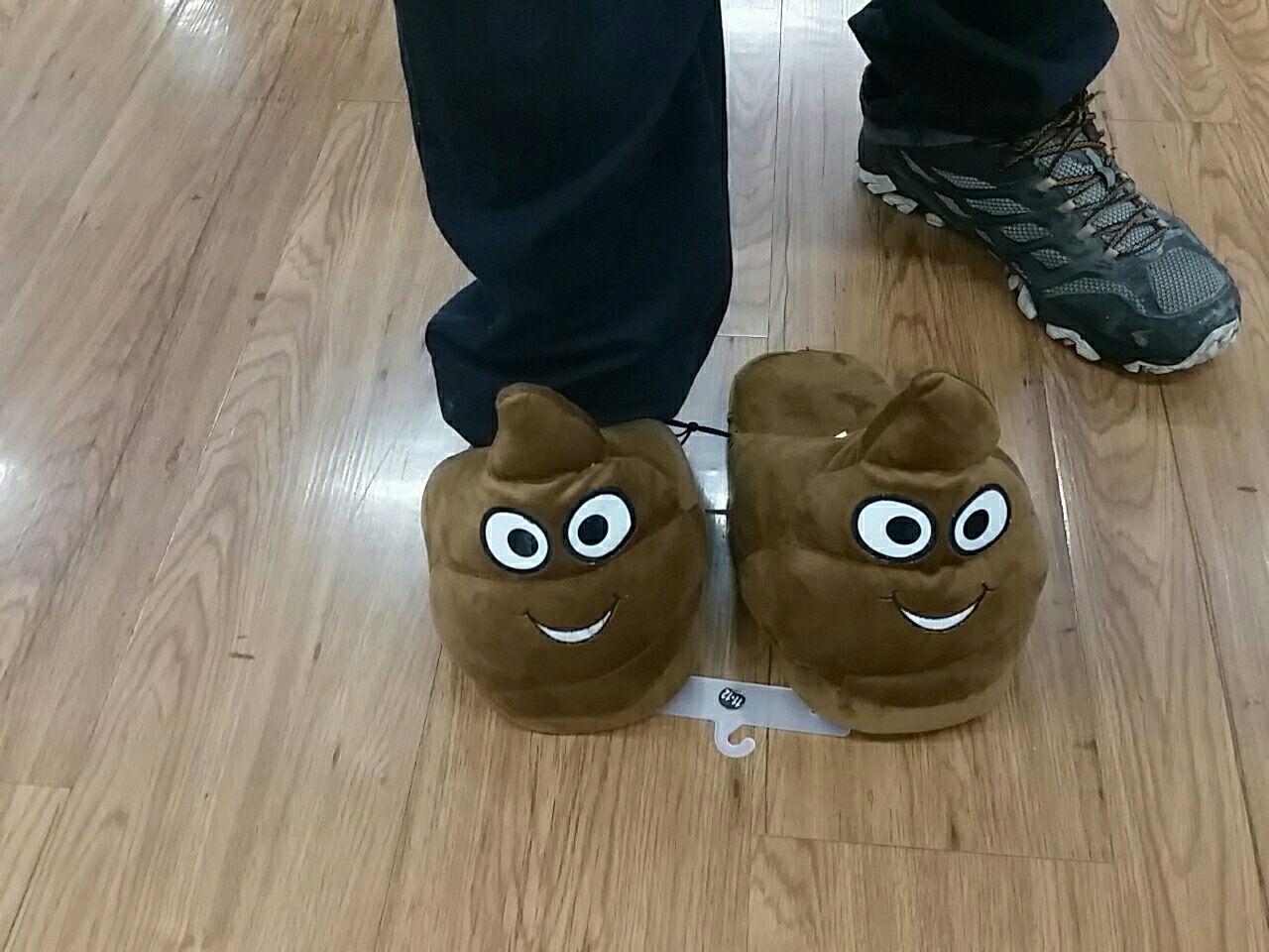 穿上这个就不怕踩到屎了吧器物gif搞笑图片