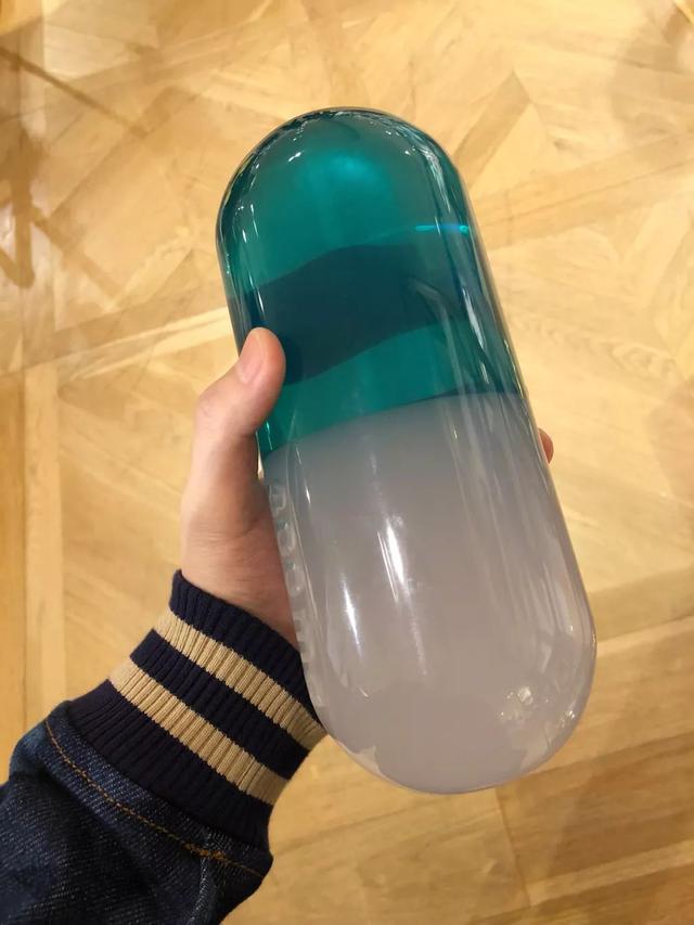 来张嘴，吃药了，啊～～器物gif搞笑图片