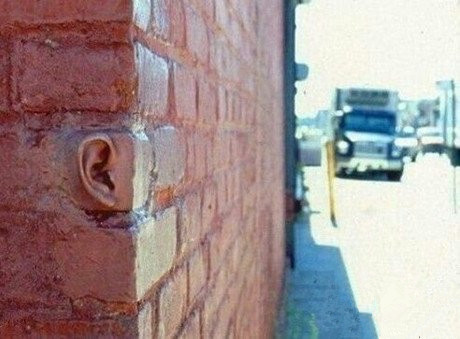 这就叫隔墙有耳器物gif搞笑图片