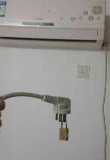 贤惠的老婆为了省电也是蛮拼的器物gif搞笑图片