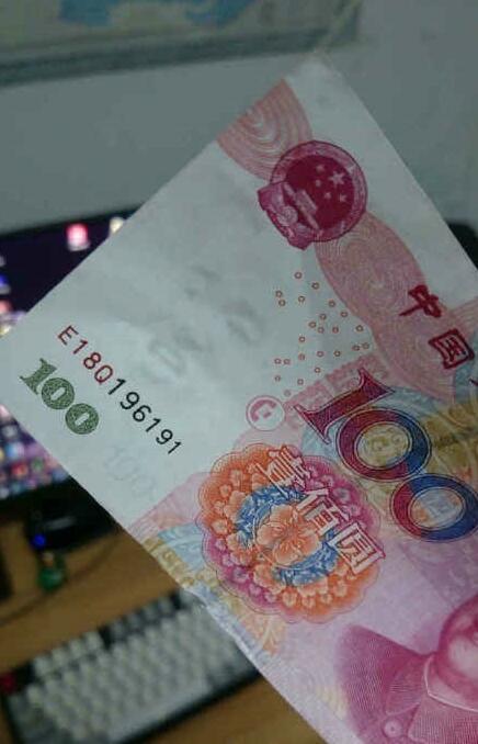 这表情好像在说：看嘛线，就你这智商能看得粗真假？器物gif搞笑图片