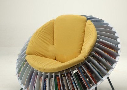 形如向日葵的书架椅器物gif搞笑图片