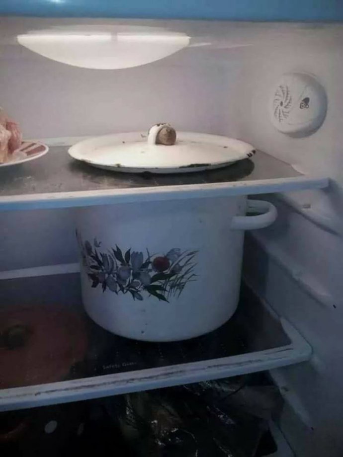 麻麻说必须有盖器物gif搞笑图片