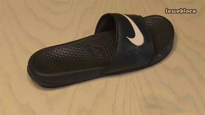 nike牌枪套，你值得拥有器物gif搞笑图片