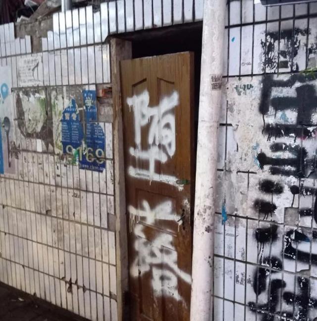 大学宿舍不要的门器物gif搞笑图片